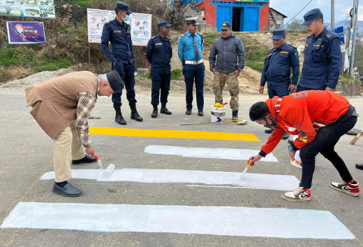 दुर्घटना न्यूनीकरण गर्न दिक्तेल बजारमा ‘जेब्राक्रस’ तथा ‘स्पिड ब्रेकर’ निर्माण